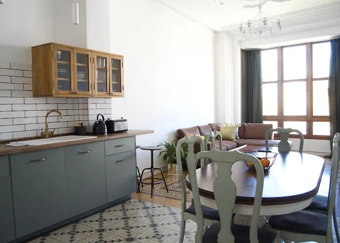 Piso Modernista En Casco Historico Con Garaje