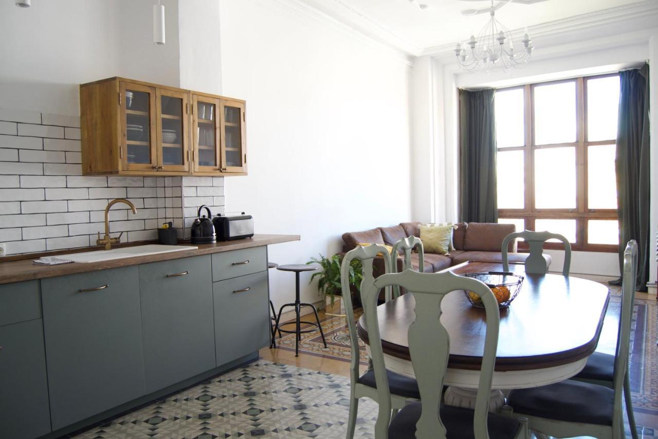 Piso Modernista En Casco Historico Con Garaje *